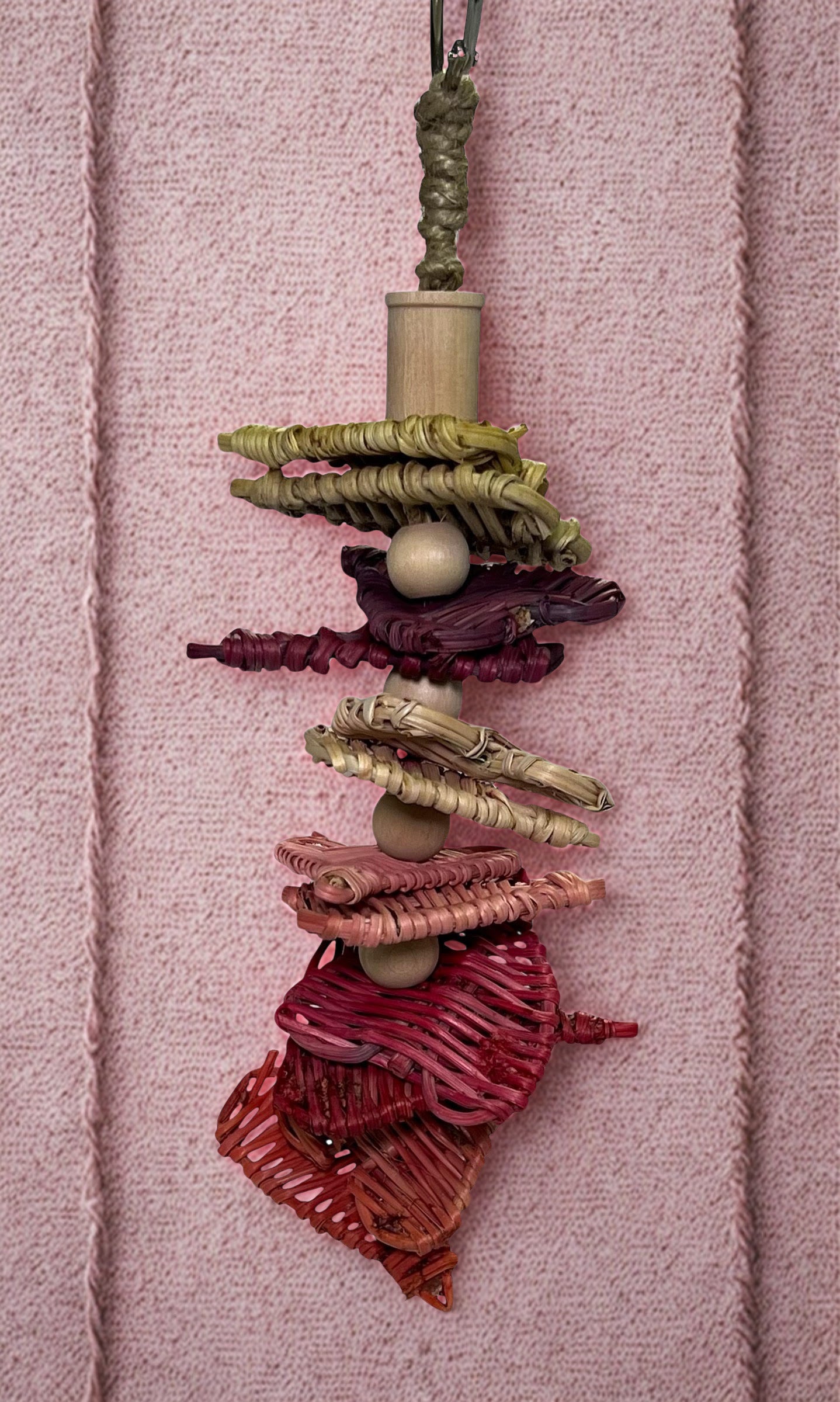 Hanging toy of flavored vine hearts chew toy