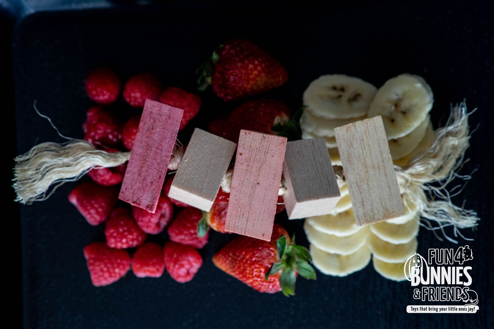 Berry Balsa Fling Flavored Chew Toy