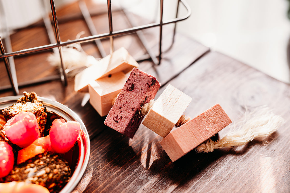 Fruity Balsa Fling Fruit-Flavored Chew Toy